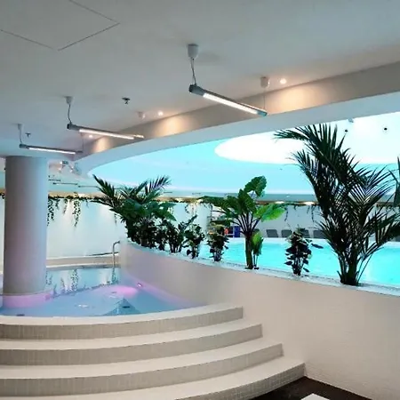 Apartman Hanza Tower Family With Sauna & Jacuzii & Pool & Spa